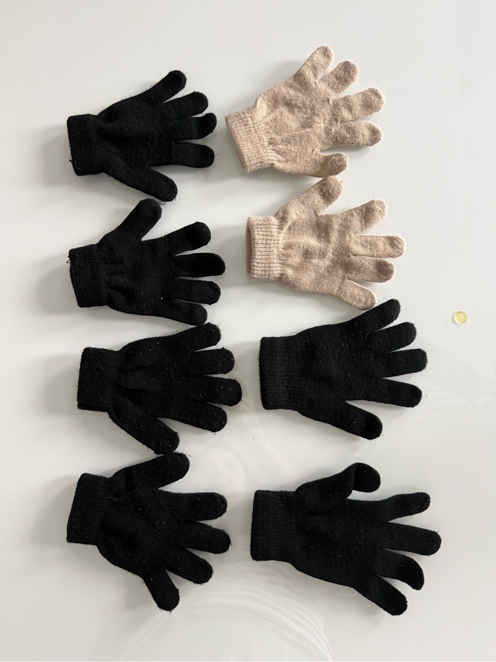 4 Pairs Kids Knit Ice Skating Gloves - 3 Black & 1 Cream